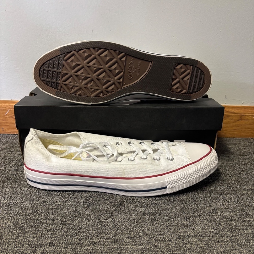 White converse - Picture 4 of 5